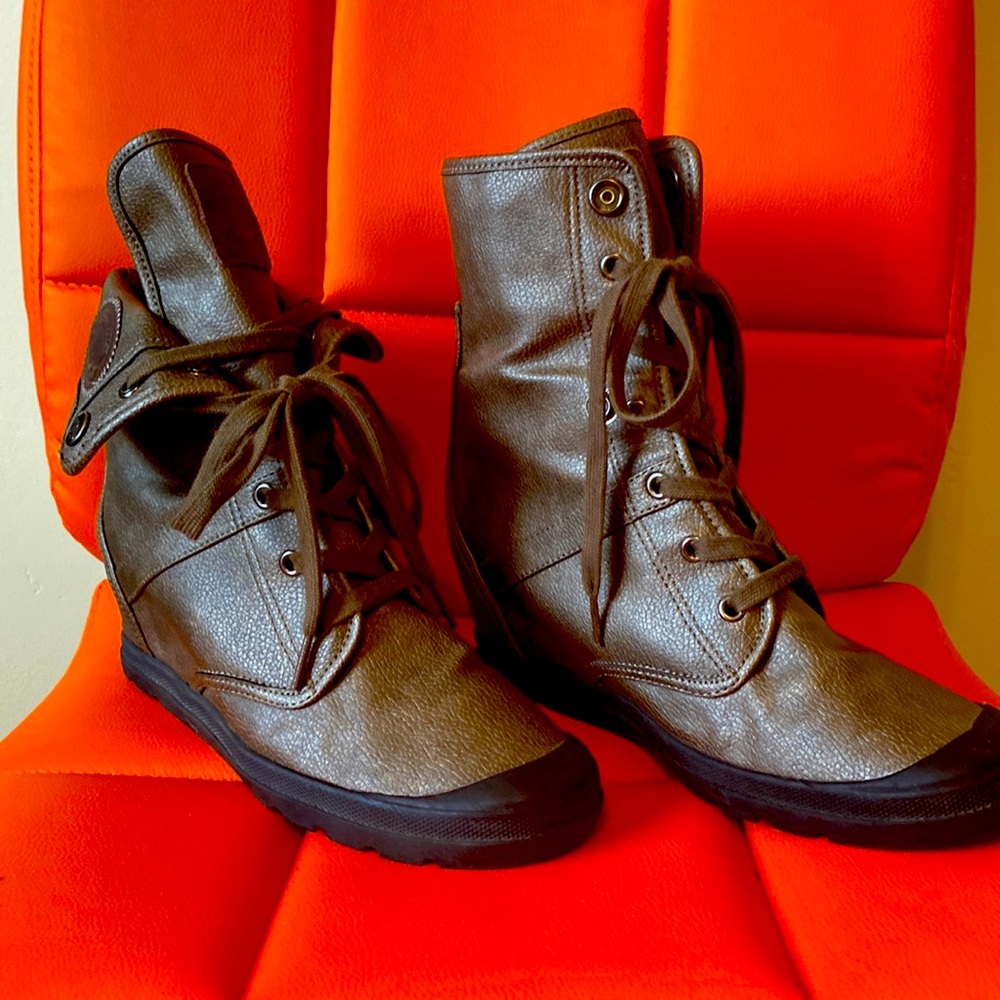 Palladium EUC Boots.Light brown/metallic sheen. *Built in heel